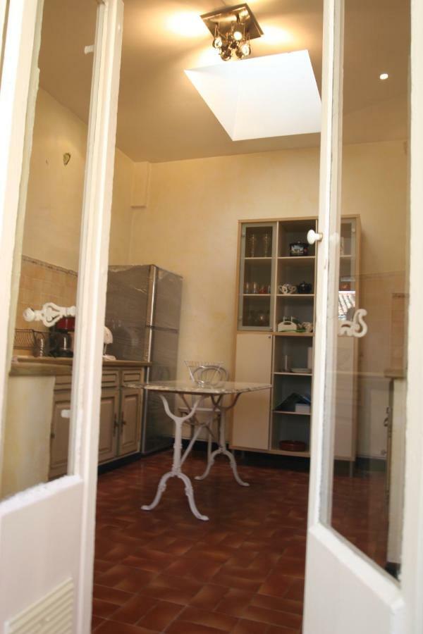 Appart charme Arenes Nimes Apartamento Exterior foto